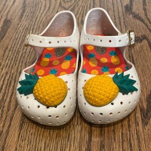 Mini Melissa White Pineapple toddler shoes size 6 US